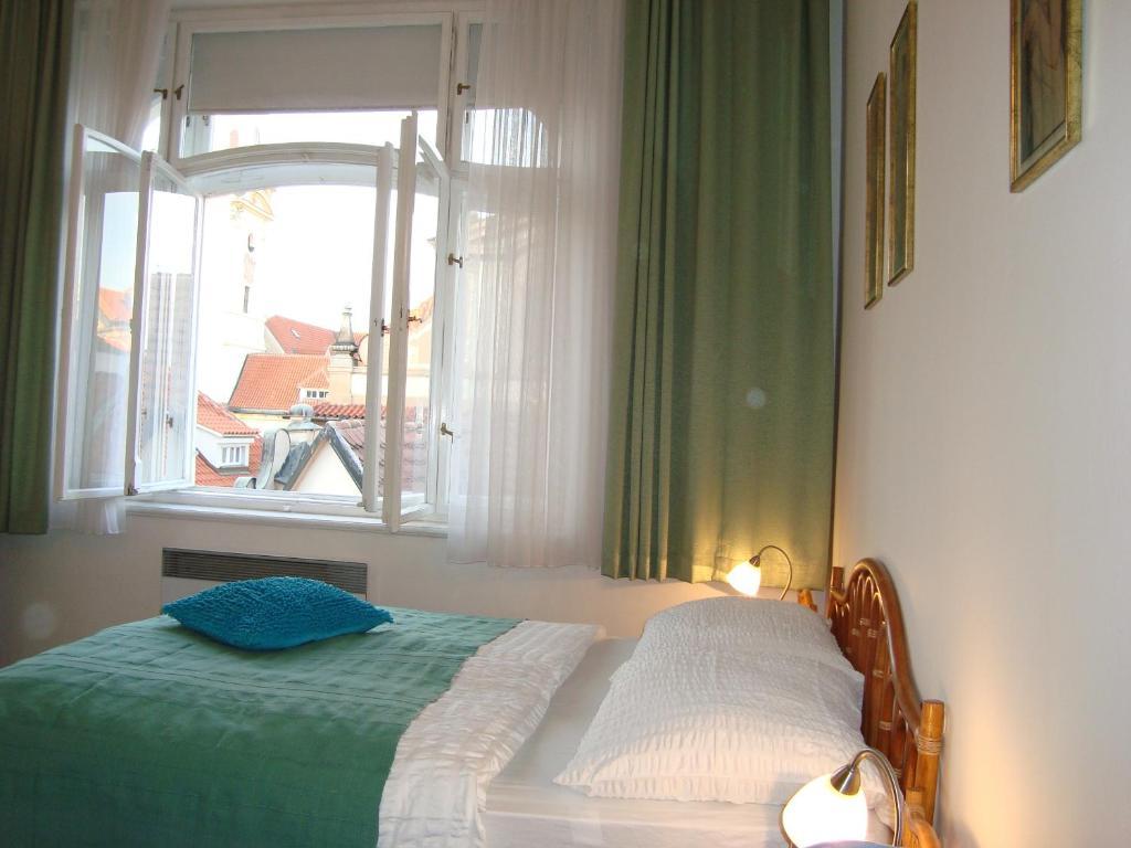 Charles Bridge Premium Residence Πράγα Δωμάτιο φωτογραφία